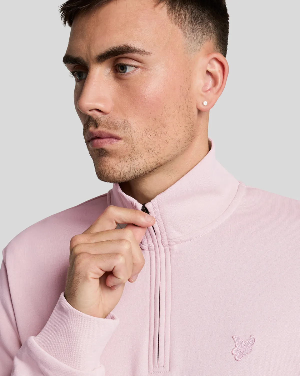 tonal_eagle__reiverschluss_sweatshirt_3.webp Lyle & Scott Reframed | Sweatshirts<Tonal Eagle 1/4 Reißverschluss Sweatshirt PinkSalt