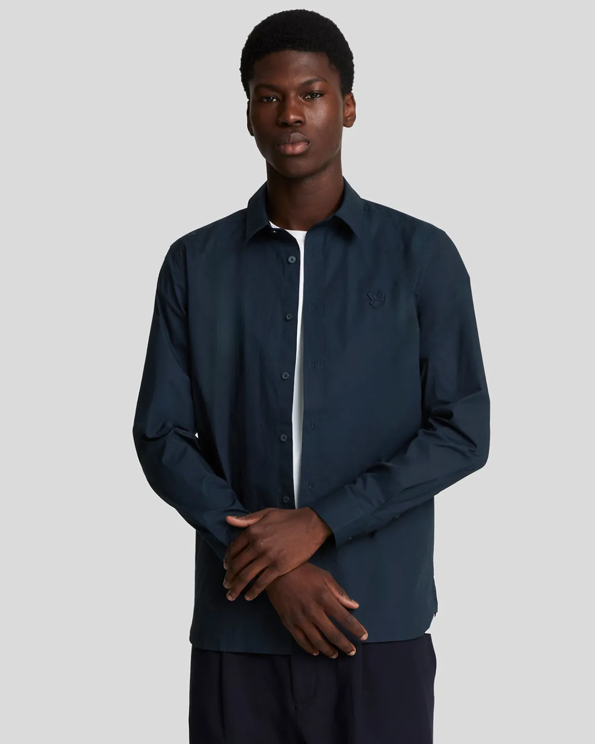 tonal_eagle_pflegeleichtes_popelinehemd_0.webp Lyle & Scott Reframed | Hemden<Tonal Eagle Pflegeleichtes Popeline-Hemd DarkNavy