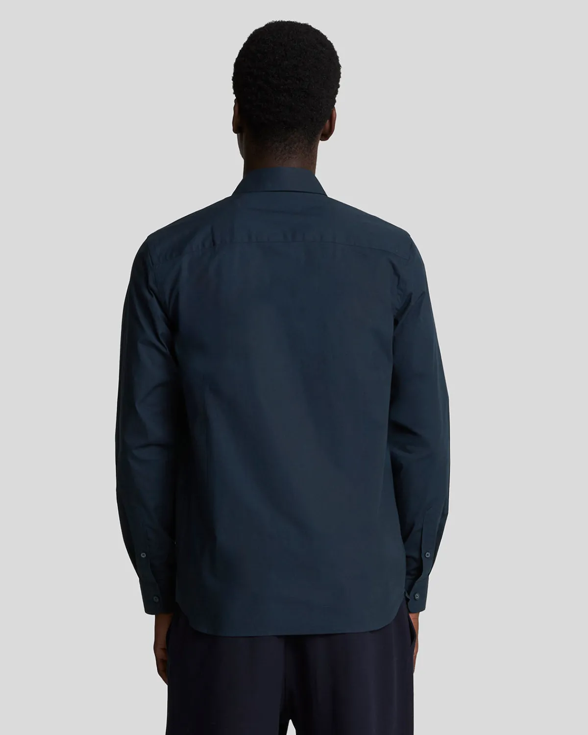 tonal_eagle_pflegeleichtes_popelinehemd_2.webp Lyle & Scott Reframed | Hemden<Tonal Eagle Pflegeleichtes Popeline-Hemd DarkNavy