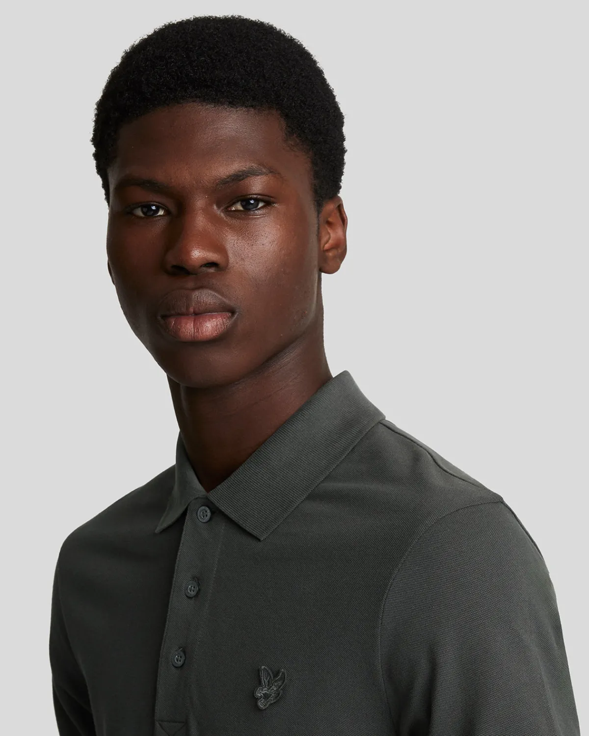tonal_eagle_polohemd_3-6.webp Lyle & Scott Reframed | Polohemden<Tonal Eagle Polohemd Gunmetal