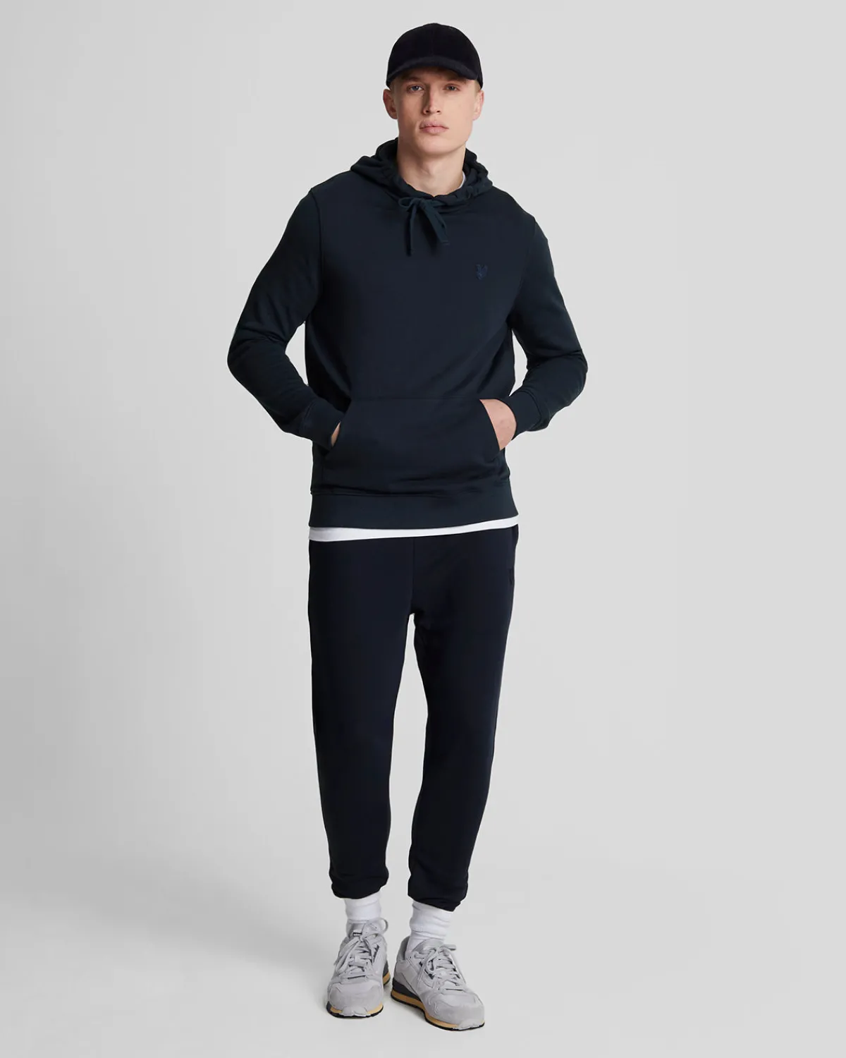 tonal_eagle_pullover_hoodie_1.webp Lyle & Scott Reframed | Kapuzenpullover<Tonal Eagle Pullover Hoodie DunkleMarine