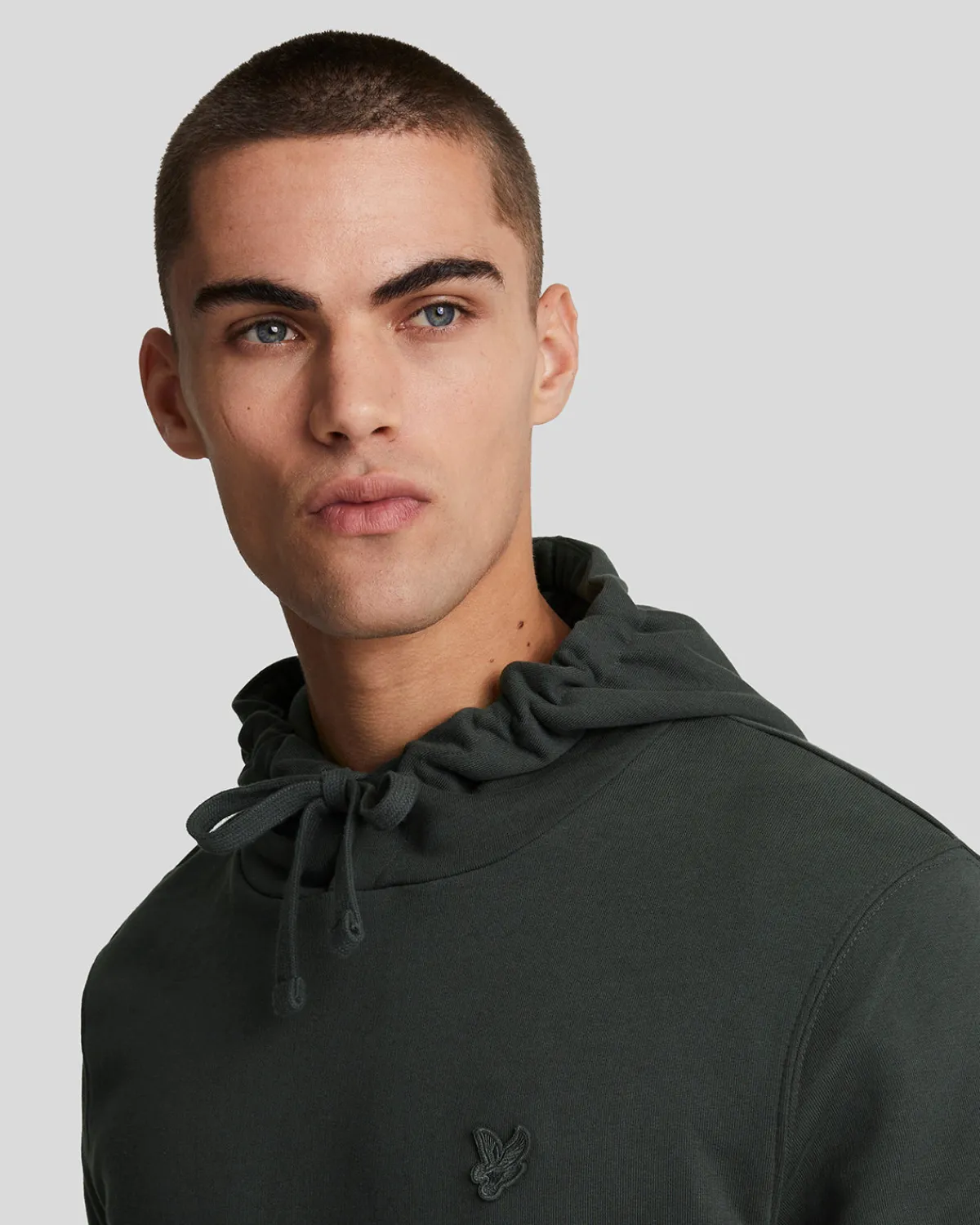 tonal_eagle_pullover_hoodie_3-3.webp Lyle & Scott Reframed | Kapuzenpullover<Tonal Eagle Pullover Hoodie Gunmetal