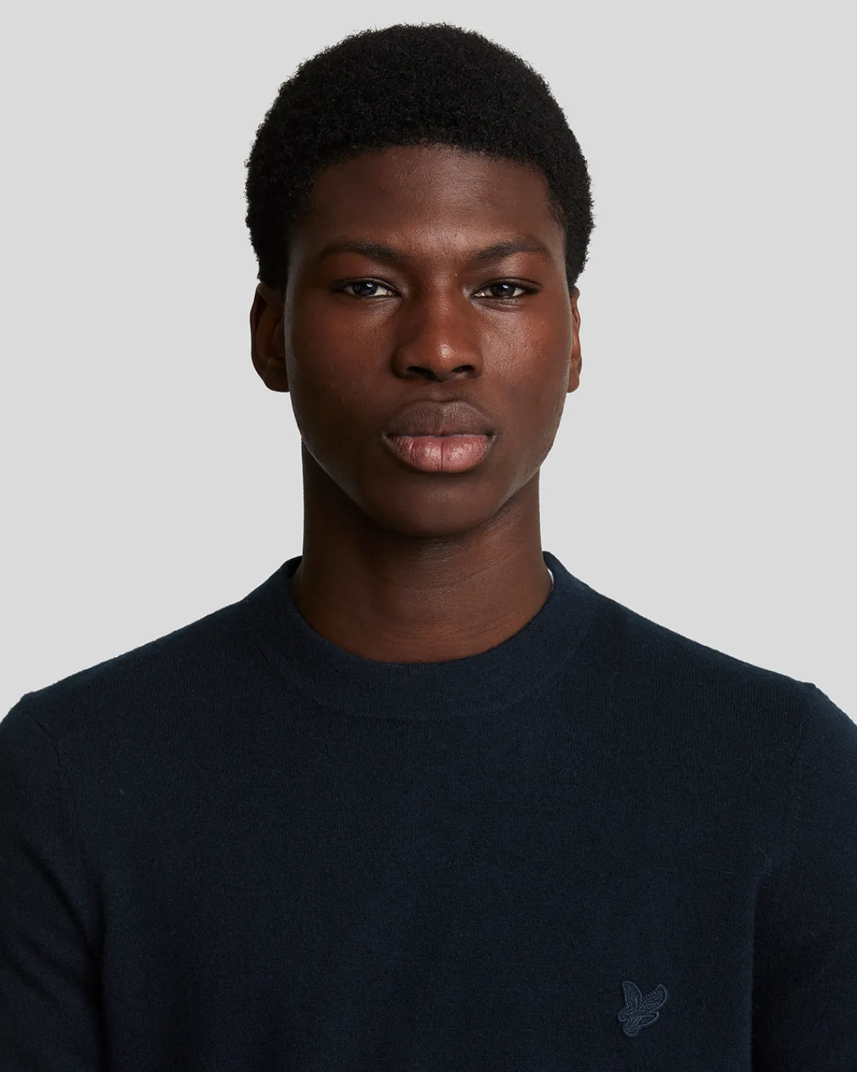 tonal_eagle_pullover_mit_rundhalsausschnitt_aus_lambswool_3-1.webp Lyle & Scott Reframed<Tonal Eagle Pullover mit Rundhalsausschnitt aus Lambswool DarkNavy