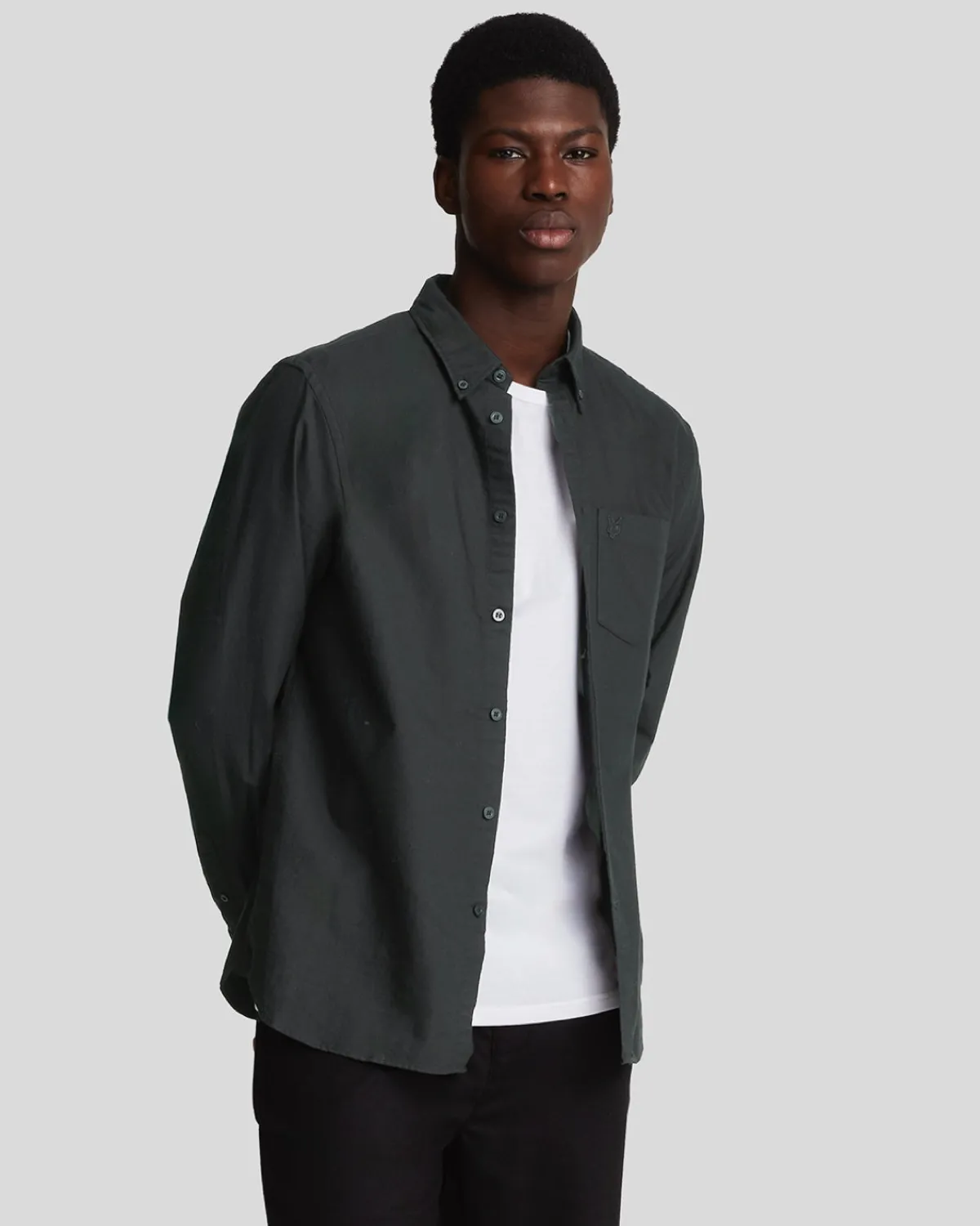 tonal_eagle_schlichtes_oxford_hemd_0.webp Lyle & Scott Reframed | Hemden<Tonal Eagle Schlichtes Oxford Hemd JetBlack