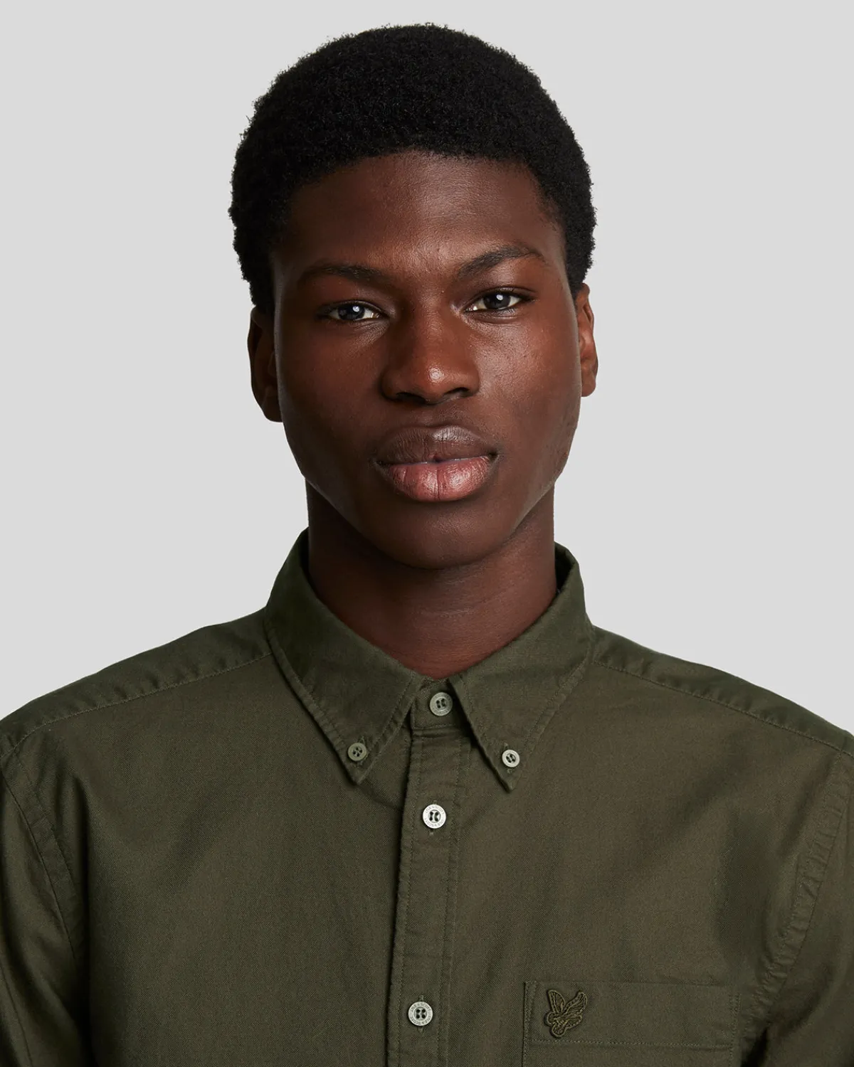 tonal_eagle_schlichtes_oxford_hemd_3-1.webp Lyle & Scott Reframed | Hemden<Tonal Eagle Schlichtes Oxford Hemd Olive
