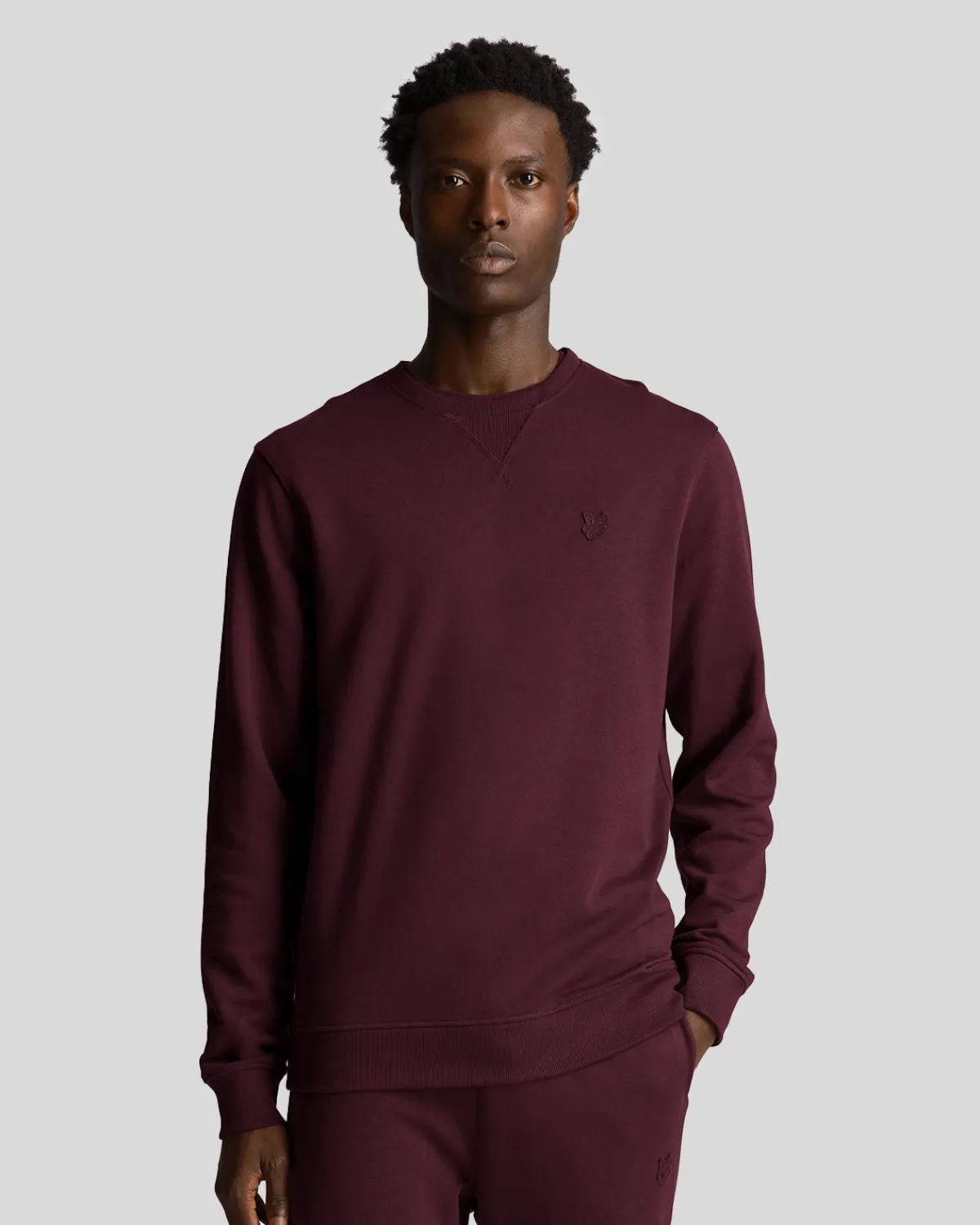 tonal_eagle_sweatshirt_mit_rundhalsausschnitt_0-7.webp Lyle & Scott Sweatshirts<Tonal Eagle Sweatshirt mit Rundhalsausschnitt Burgund