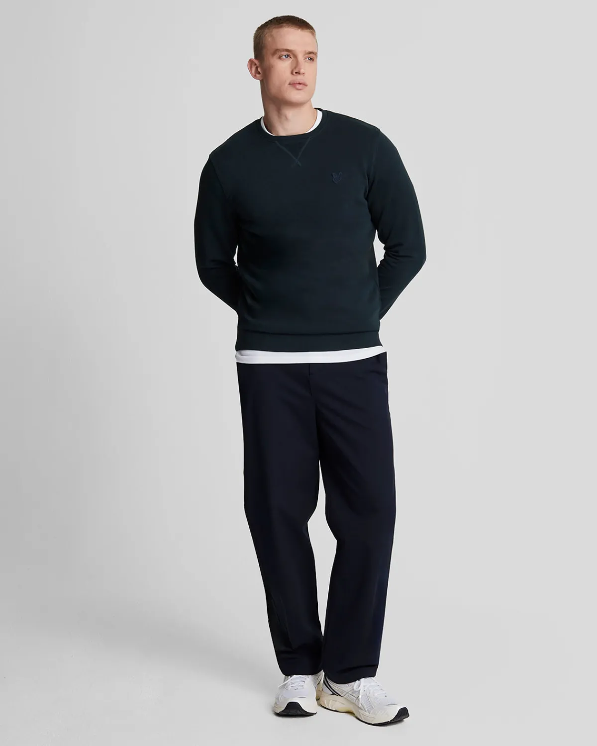 tonal_eagle_sweatshirt_mit_rundhalsausschnitt_1-5.webp Lyle & Scott Reframed | Sweatshirts<Tonal Eagle Sweatshirt mit Rundhalsausschnitt DunkleMarine