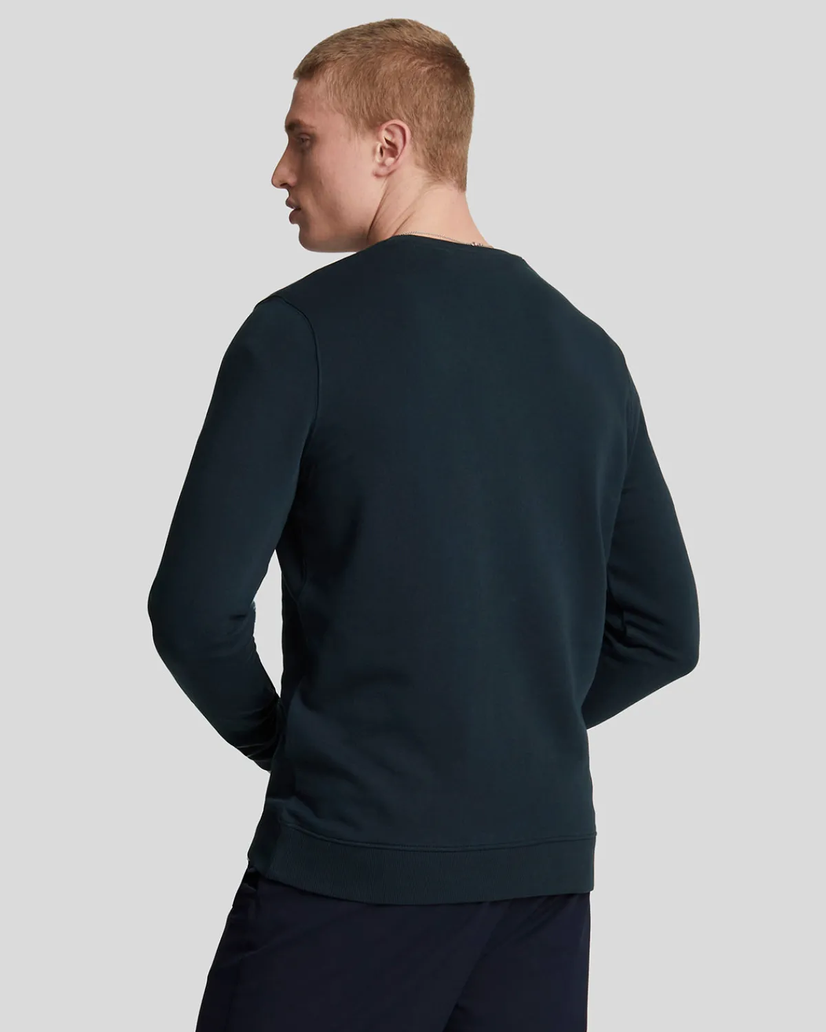 tonal_eagle_sweatshirt_mit_rundhalsausschnitt_2-5.webp Lyle & Scott Reframed | Sweatshirts<Tonal Eagle Sweatshirt mit Rundhalsausschnitt DunkleMarine