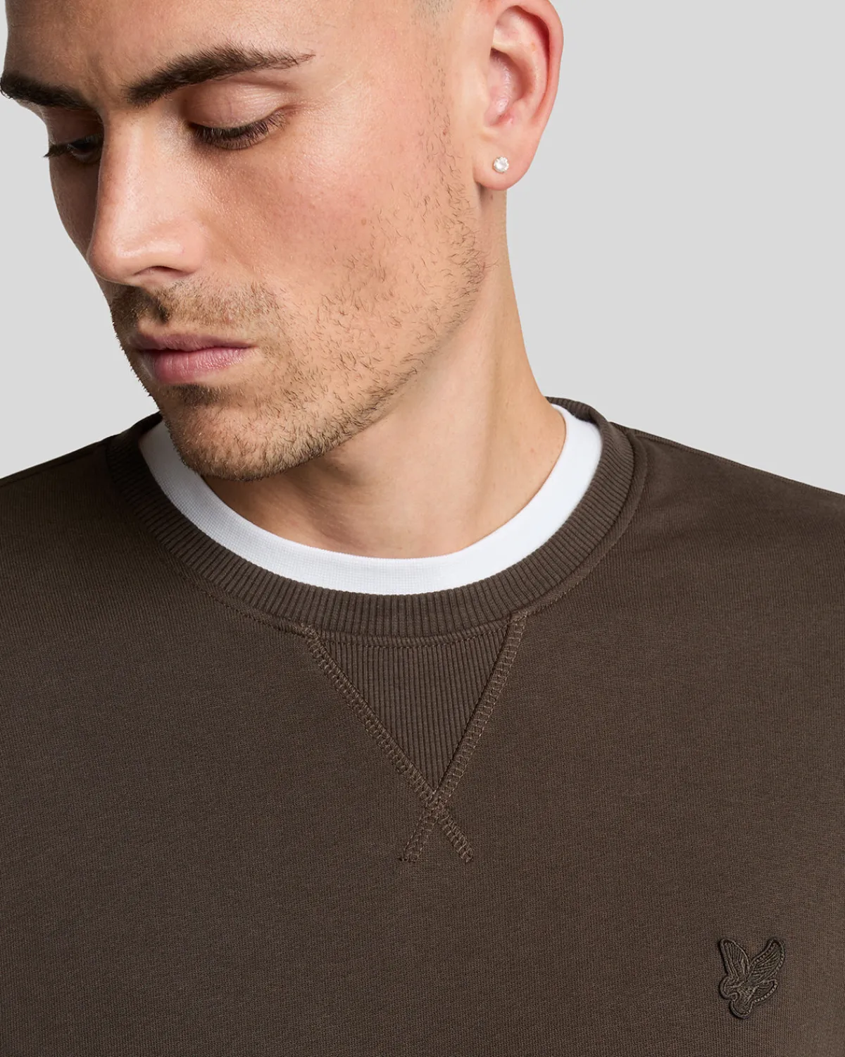 tonal_eagle_sweatshirt_mit_rundhalsausschnitt_3-4.webp Lyle & Scott Reframed | Sweatshirts<Tonal Eagle Sweatshirt mit Rundhalsausschnitt FormGreen