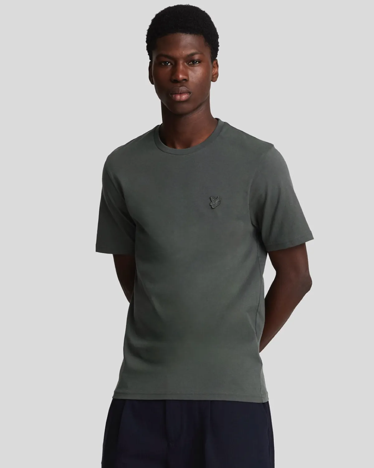tonal_eagle_tshirt_0-7.webp Lyle & Scott T-shirts<Tonal Eagle T-Shirt Gunmetal