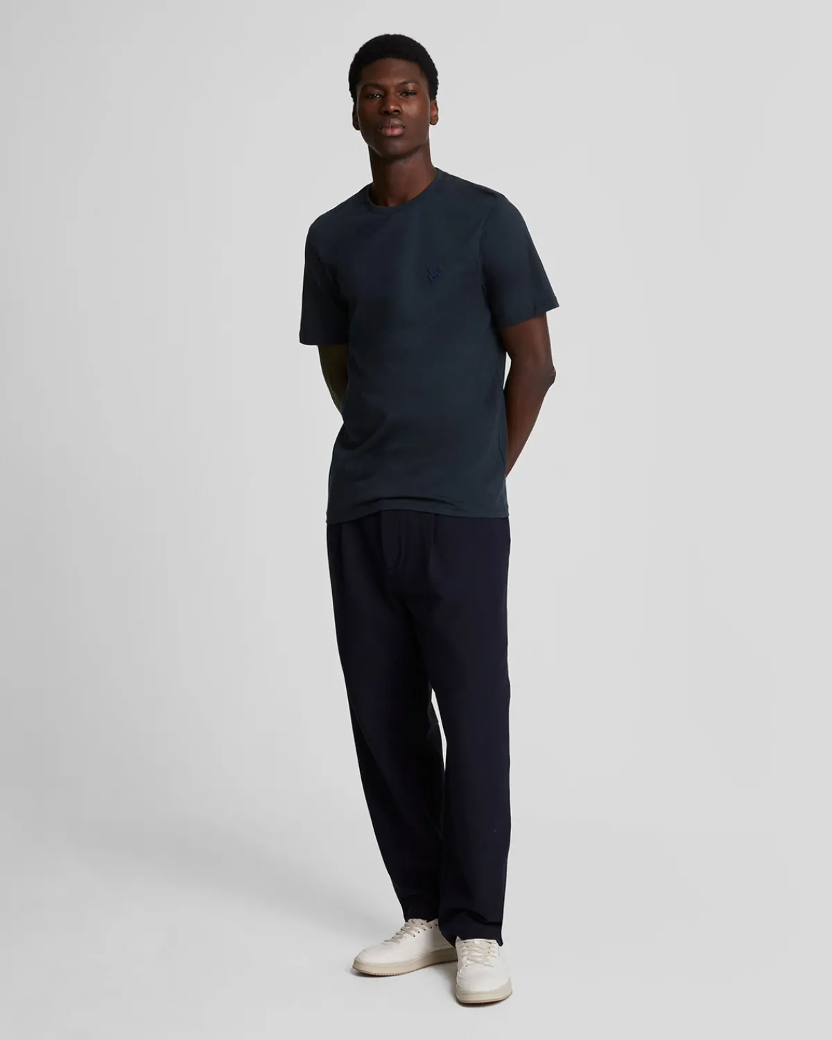 tonal_eagle_tshirt_1-4.webp Lyle & Scott Reframed | T-shirts<Tonal Eagle T-Shirt DunkleMarine