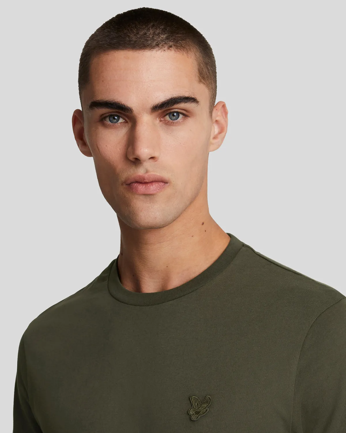 tonal_eagle_tshirt_3-2.webp Lyle & Scott Reframed | T-shirts<Tonal Eagle T-Shirt Olive