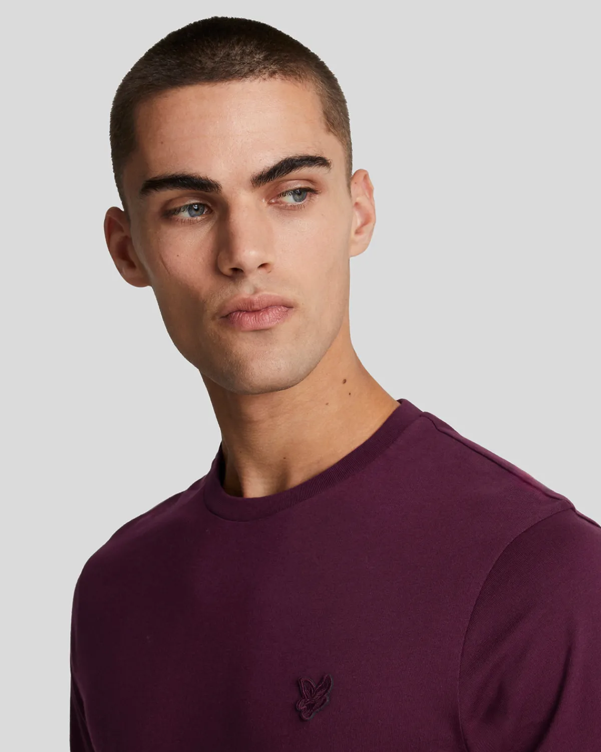 tonal_eagle_tshirt_3-5.webp Lyle & Scott Reframed | T-shirts<Tonal Eagle T-Shirt Burgund