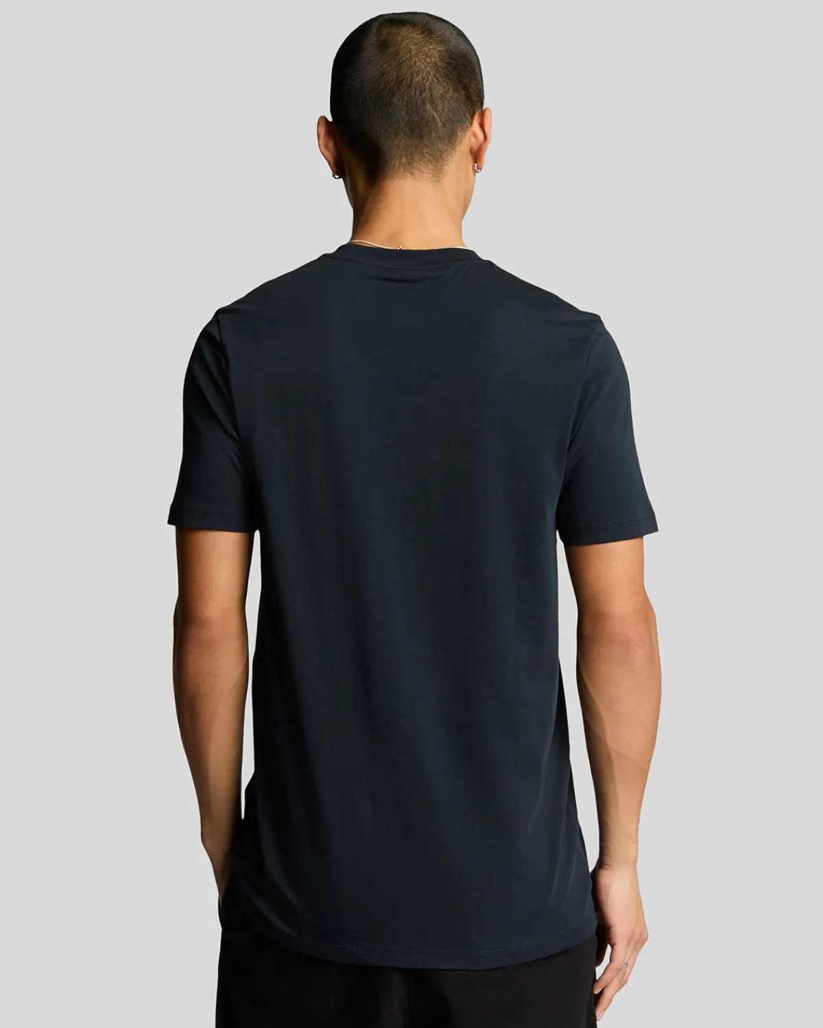 tonal_eagle_tshirt_aus_superfeiner_baumwolle_2.webp Lyle & Scott Reframed | T-shirts<Tonal Eagle T-Shirt aus superfeiner Baumwolle DarkNavy