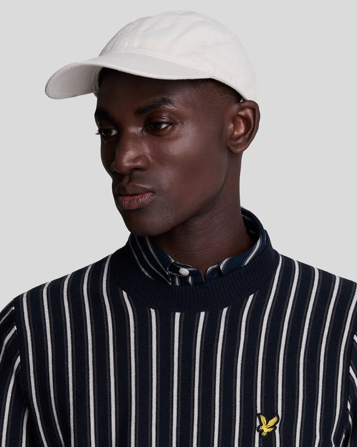 vertikal_gestreifter_pullover_mit_rundhalsausschnitt_3.webp Lyle & Scott Pullover & Strickwaren<Vertikal gestreifter Pullover mit Rundhalsausschnitt DarkNavy