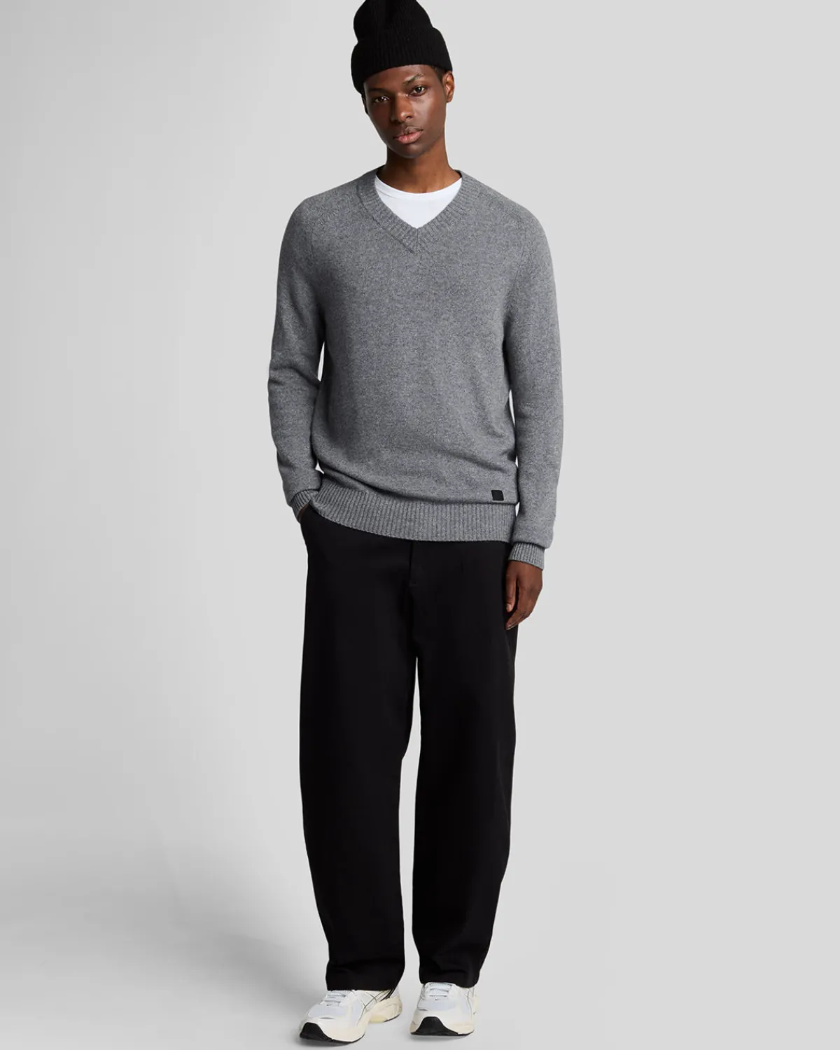 year_knitwear__pullover_mit_vausschnitt_1-1.webp Lyle & Scott 150 Jahre Strickwaren | Pullover & Strickwaren<150 Year Knitwear - Pullover mit V-Ausschnitt GreyHeather