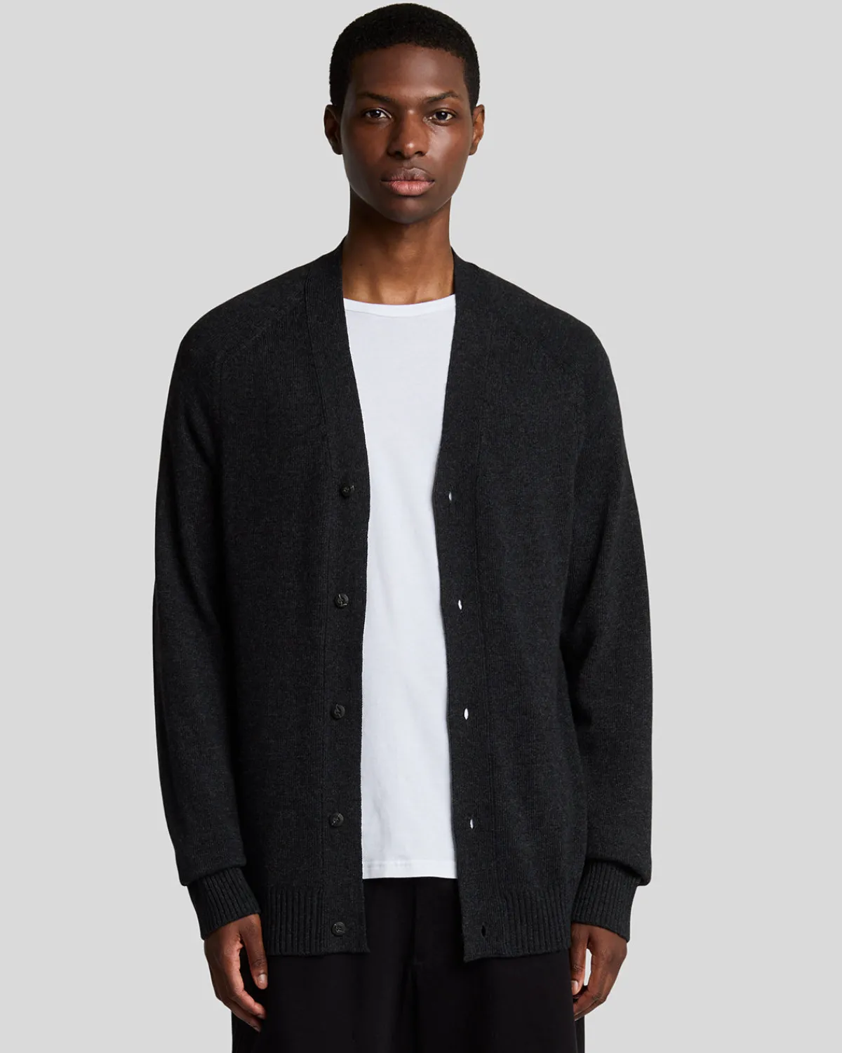 year_knitwear__strickjacke_mit_vausschnitt_0-1.webp Lyle & Scott 150 Jahre Strickwaren | Pullover & Strickwaren<150 Year Knitwear - Strickjacke mit V-Ausschnitt BlackHeather