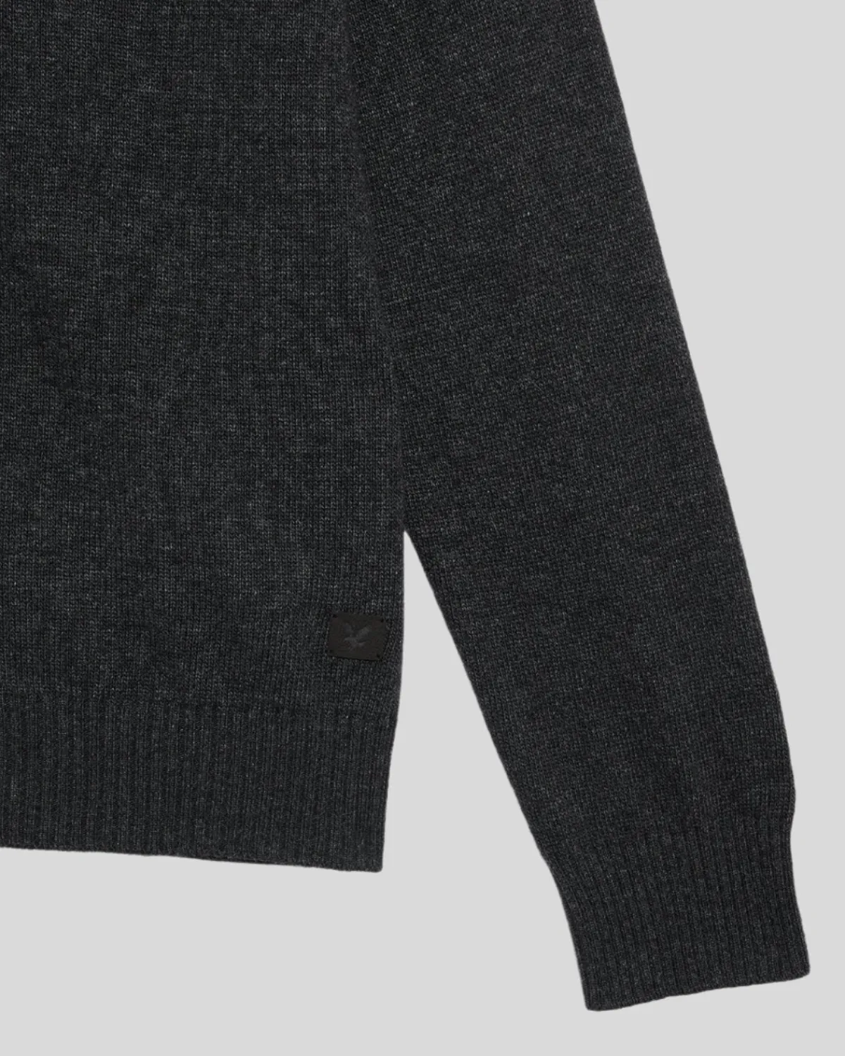 year_knitwear__strickjacke_mit_vausschnitt_5.webp Lyle & Scott 150 Jahre Strickwaren | Pullover & Strickwaren<150 Year Knitwear - Strickjacke mit V-Ausschnitt BlackHeather